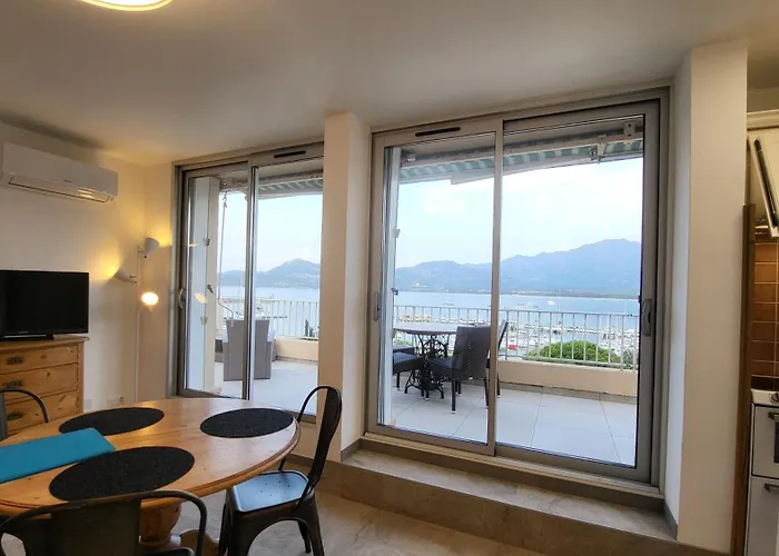 Appartement Sur La Baie, En Centre Ville